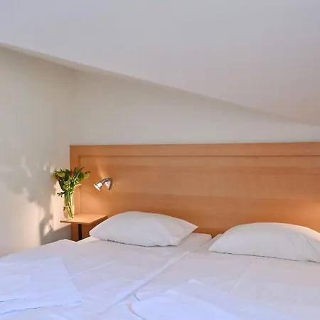 Ferienwohnung-11-fuer-4-personen-strandnah-in-sellin-auf-ruegen-villa-celia-wlan-sauna Appartement