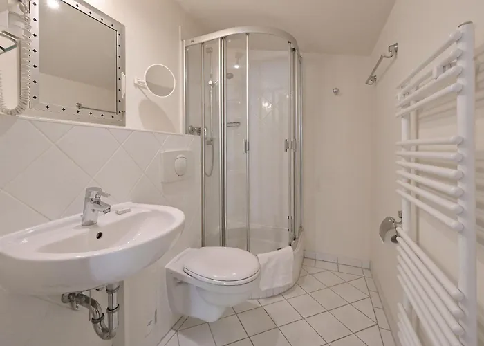 Ferienwohnung-11-fuer-4-personen-strandnah-in-sellin-auf-ruegen-villa-celia-wlan-sauna Apartment *