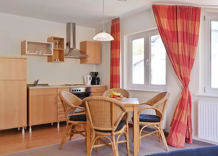 Ferienwohnung-11-fuer-4-personen-strandnah-in-sellin-auf-ruegen-villa-celia-wlan-sauna Apartment